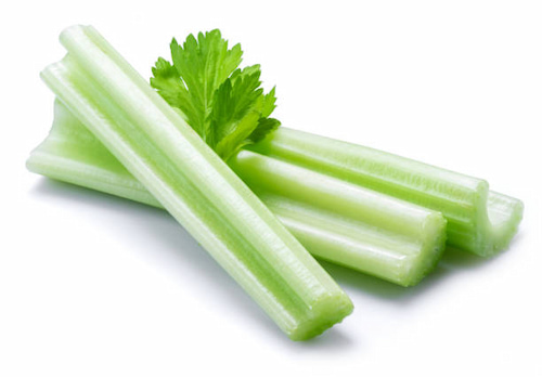 کرفس تازه ترد درجه یک مناسب ترکیب با سبزیجات معطر